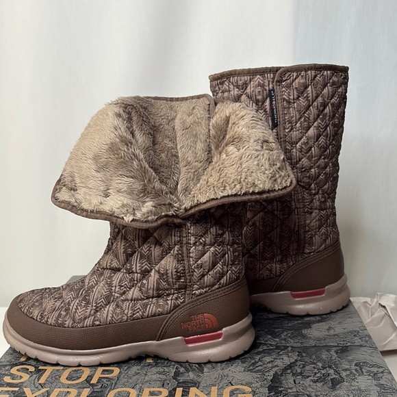 The North Face Brown Quilted Winter Boots - Picture 12 of 15